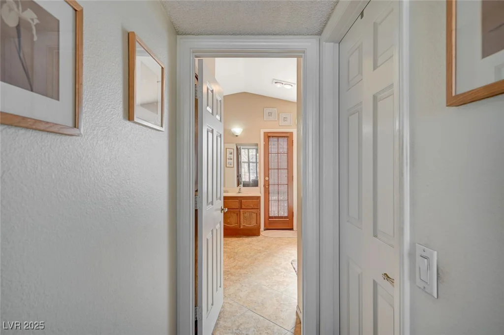 3181 Shadow Bluff, Las Vegas, NV 89120
