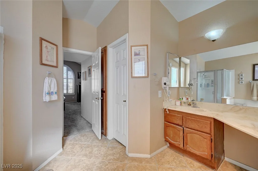 3181 Shadow Bluff, Las Vegas, NV 89120