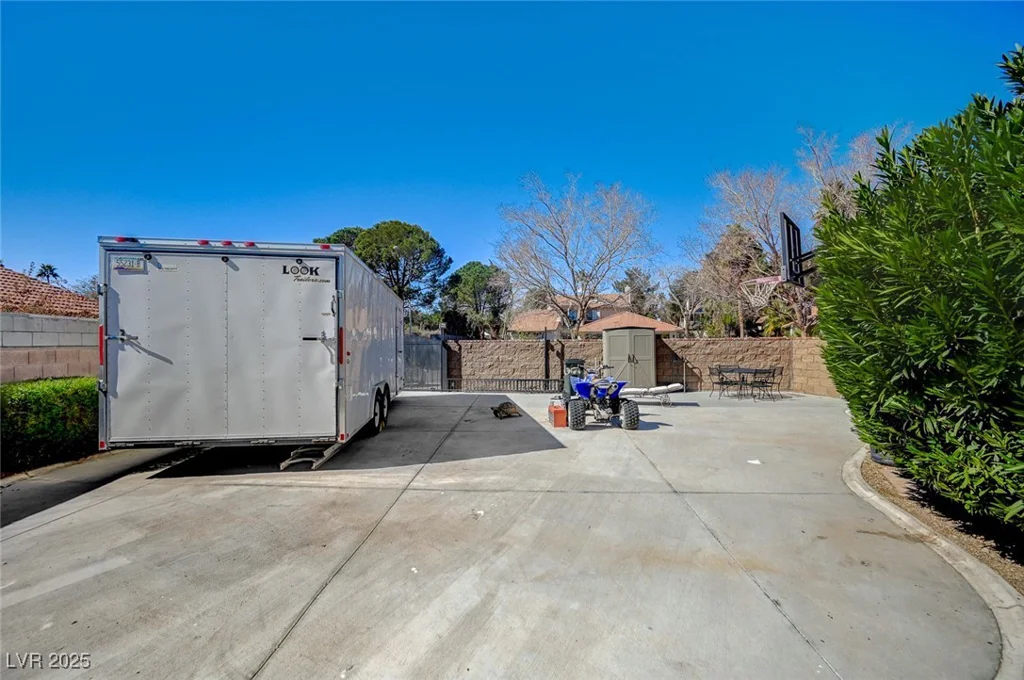 3181 Shadow Bluff, Las Vegas, NV 89120