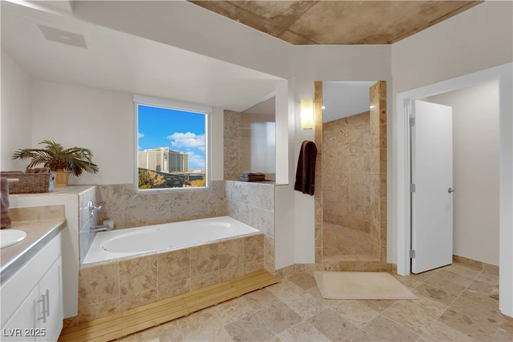 360 Desert Inn, Las Vegas, NV 89109