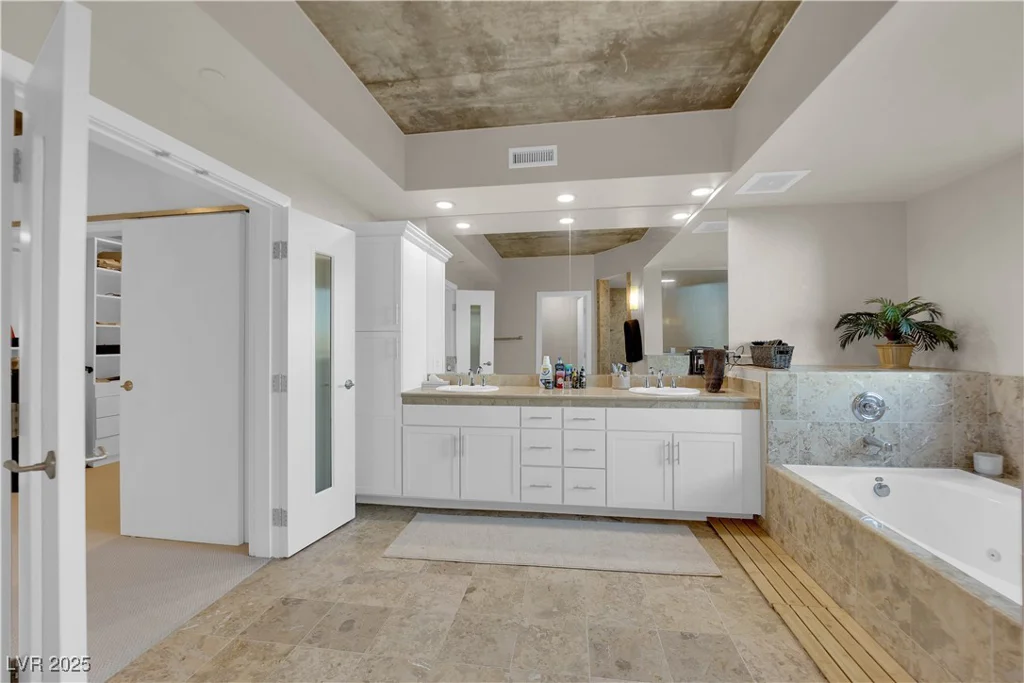 360 Desert Inn, Las Vegas, NV 89109
