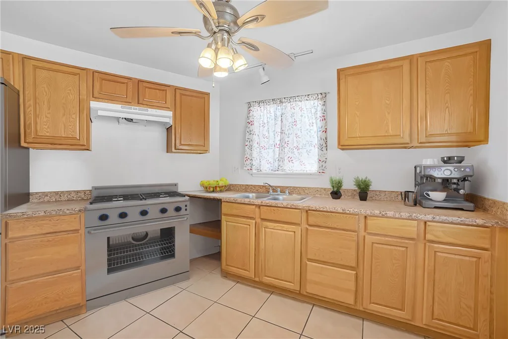 2229 La Puente, Las Vegas, NV 89115