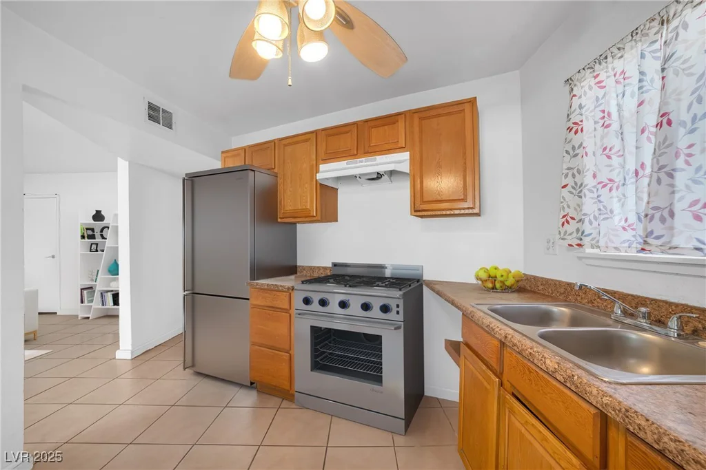 2229 La Puente, Las Vegas, NV 89115