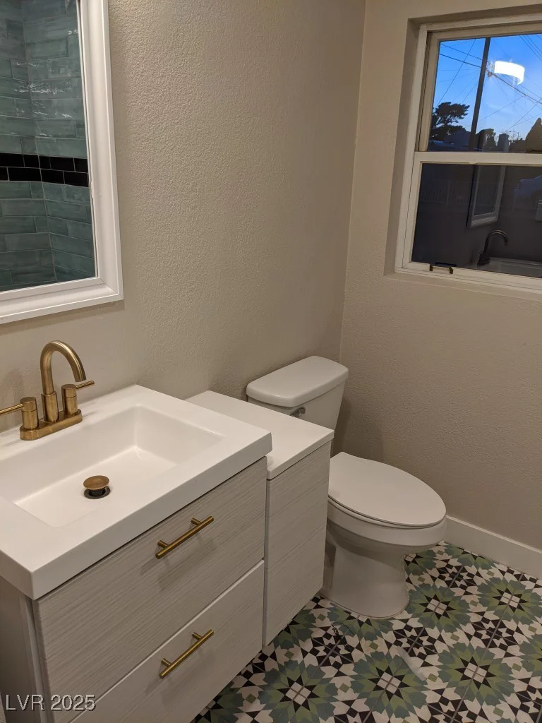 1331 Crestwood, Las Vegas, NV 89104