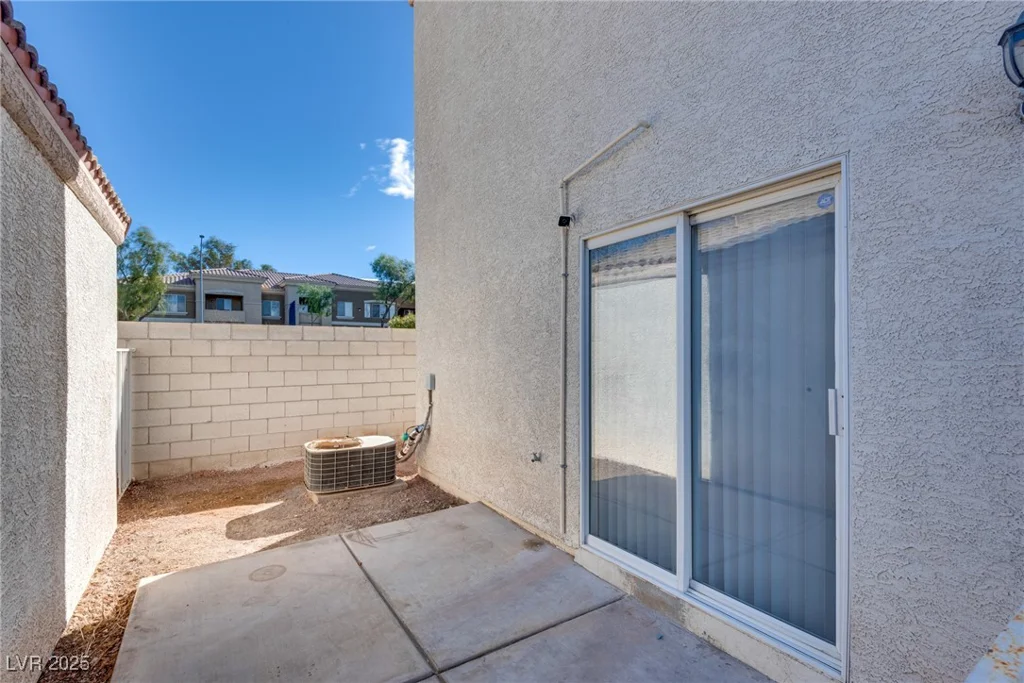 9944 Swimming Hole, Las Vegas, NV 89183