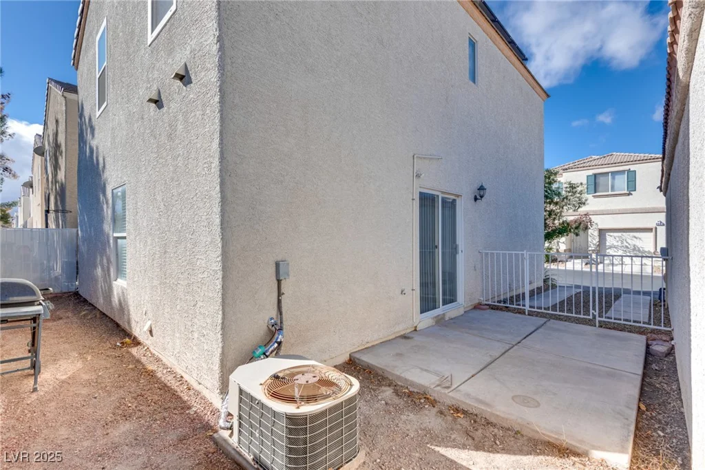 9944 Swimming Hole, Las Vegas, NV 89183