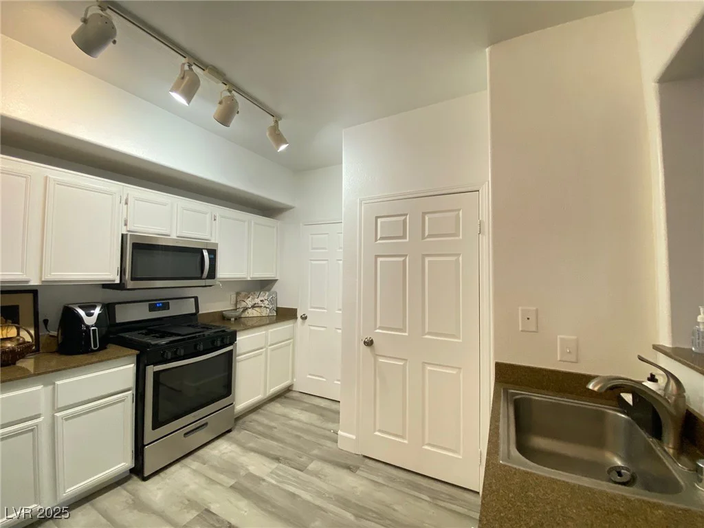 9975 Peace, Las Vegas, NV 89147