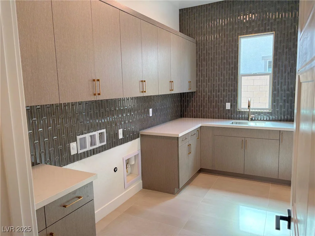 5454 Middleton Falls, Las Vegas, NV 89139