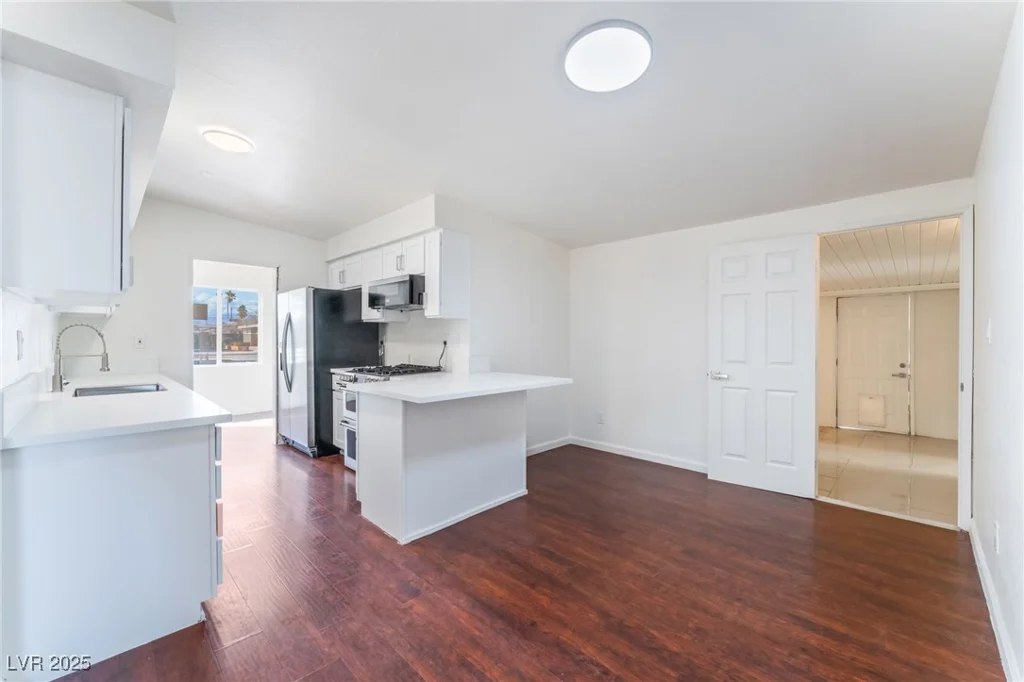 348 Upland, Las Vegas, NV 89107