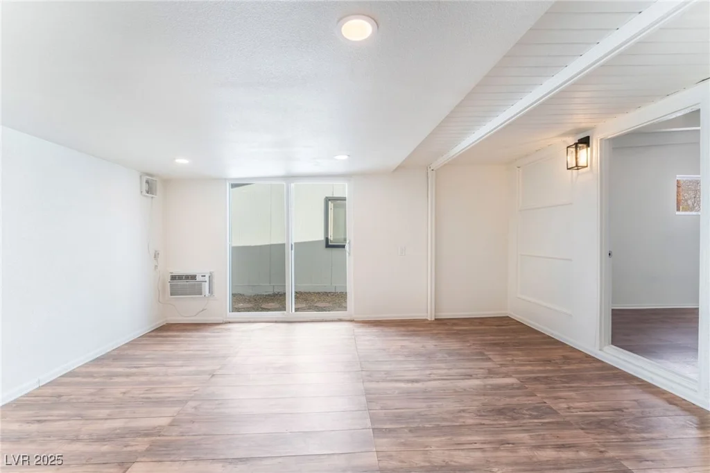 348 Upland, Las Vegas, NV 89107
