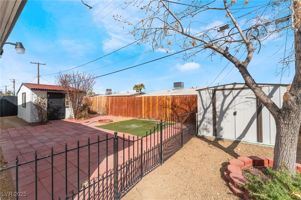 348 Upland, Las Vegas, NV 89107