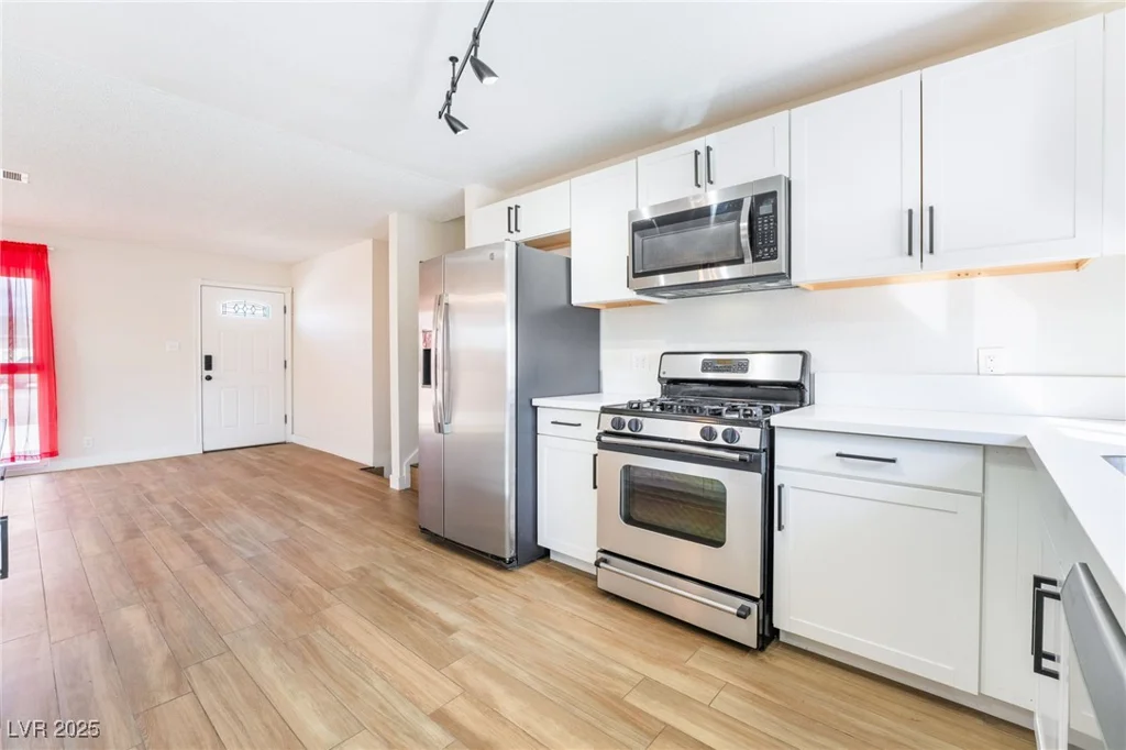308 Fox, Las Vegas, NV 89107