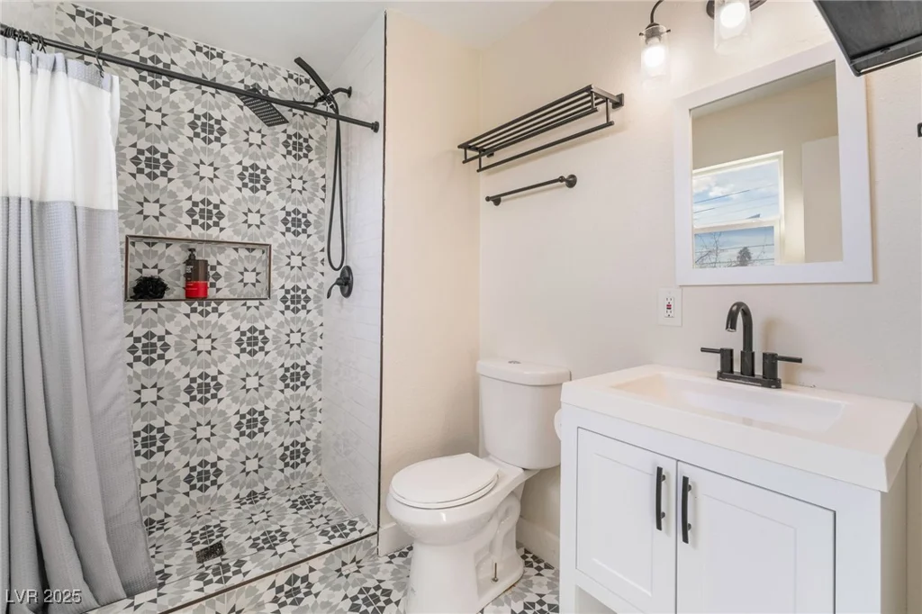 308 Fox, Las Vegas, NV 89107