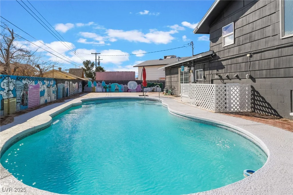 308 Fox, Las Vegas, NV 89107