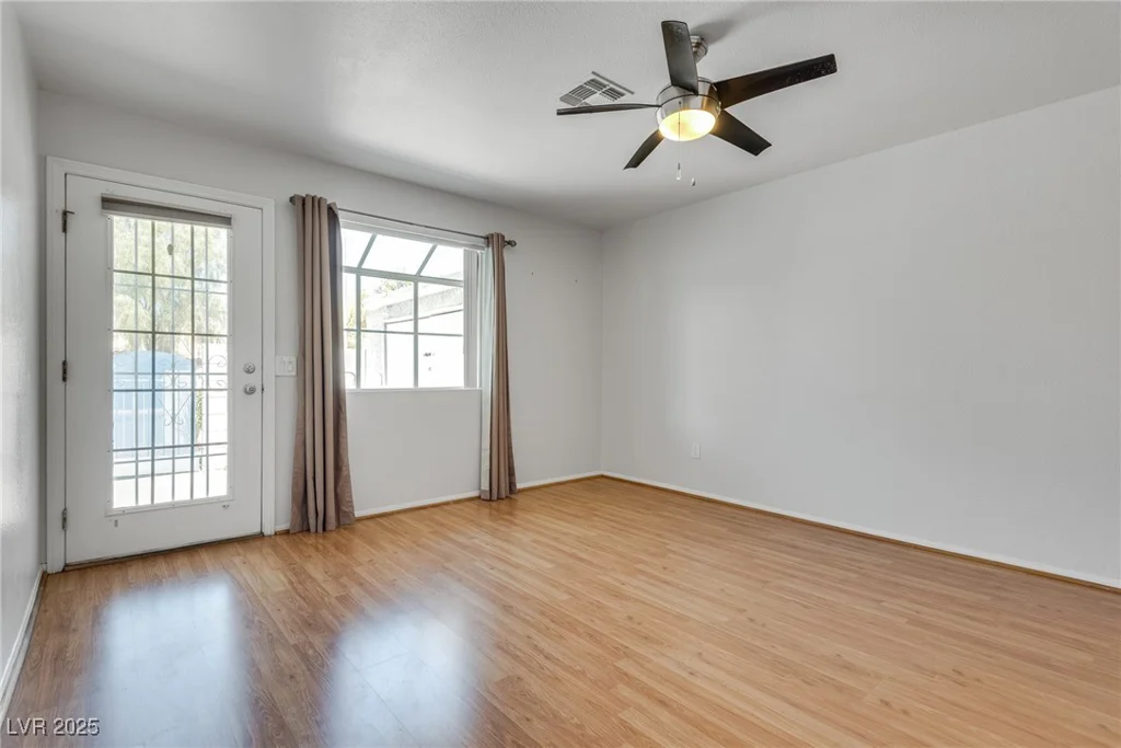 2141 Twickenham, Las Vegas, NV 89108