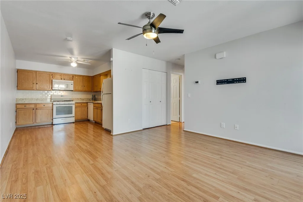 2141 Twickenham, Las Vegas, NV 89108