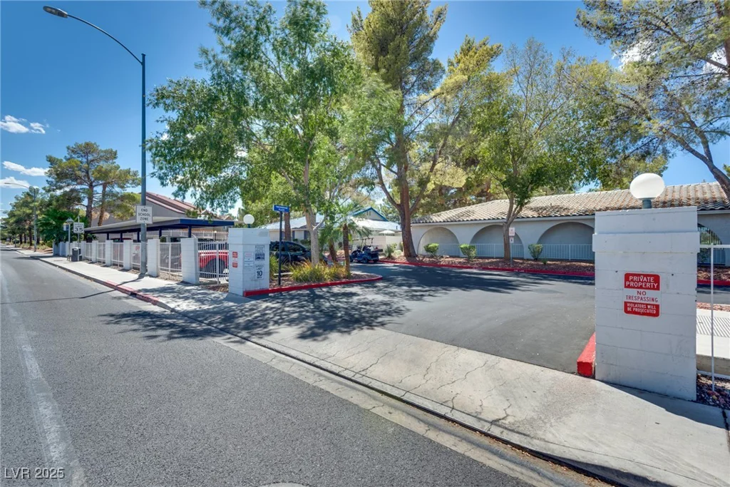 2141 Twickenham, Las Vegas, NV 89108