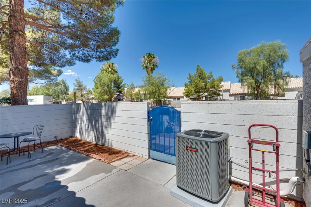 2141 Twickenham, Las Vegas, NV 89108
