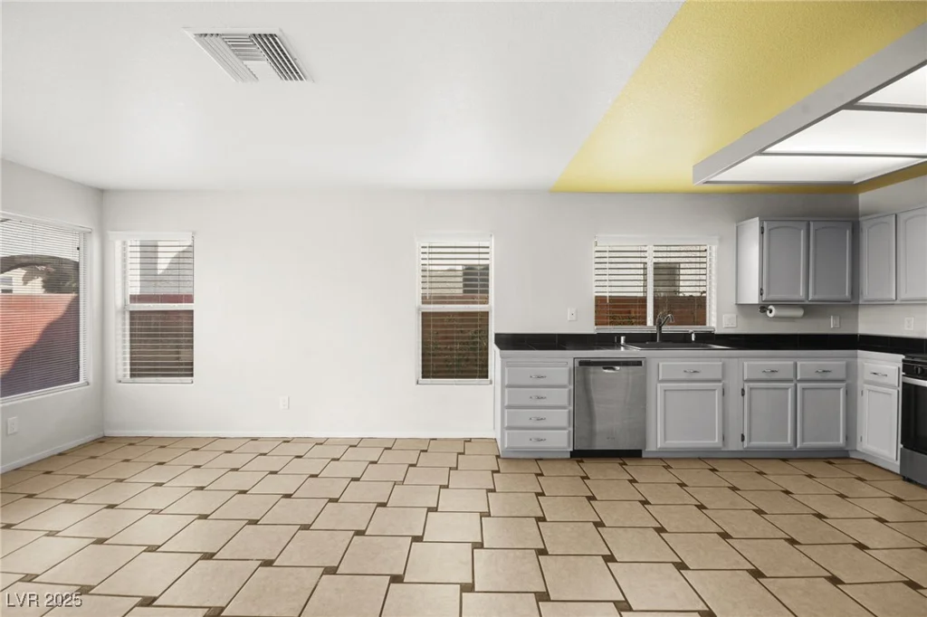 1904 Monte Alban, North Las Vegas, NV 89031