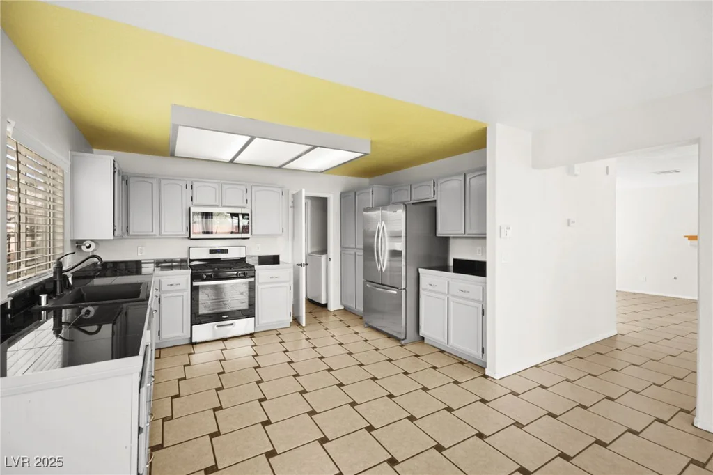 1904 Monte Alban, North Las Vegas, NV 89031