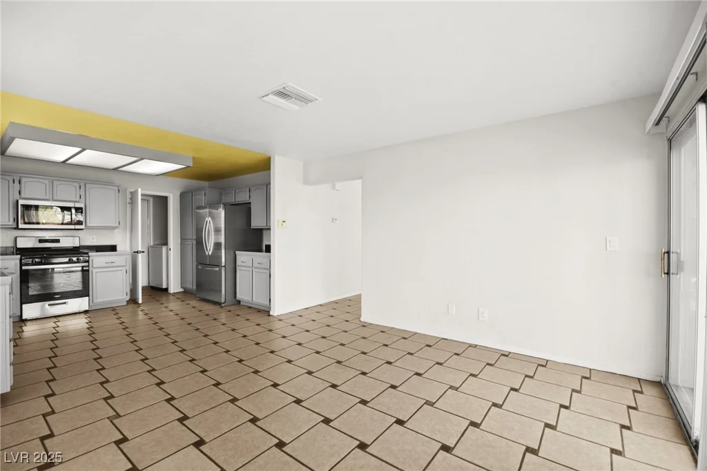 1904 Monte Alban, North Las Vegas, NV 89031