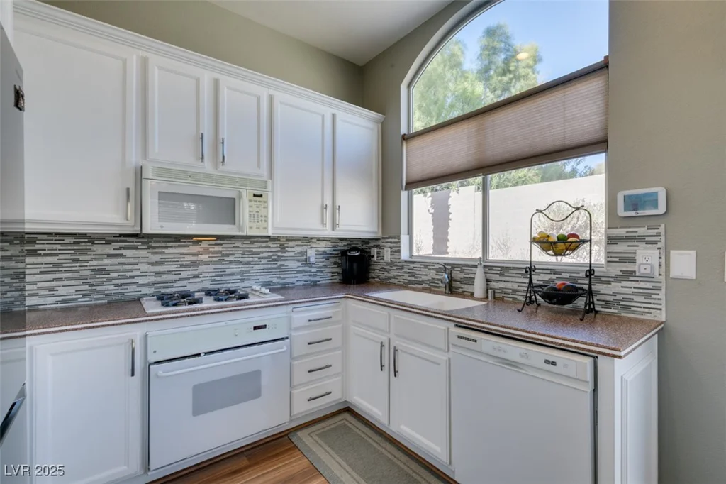 7608 Little Valley, Las Vegas, NV 89147