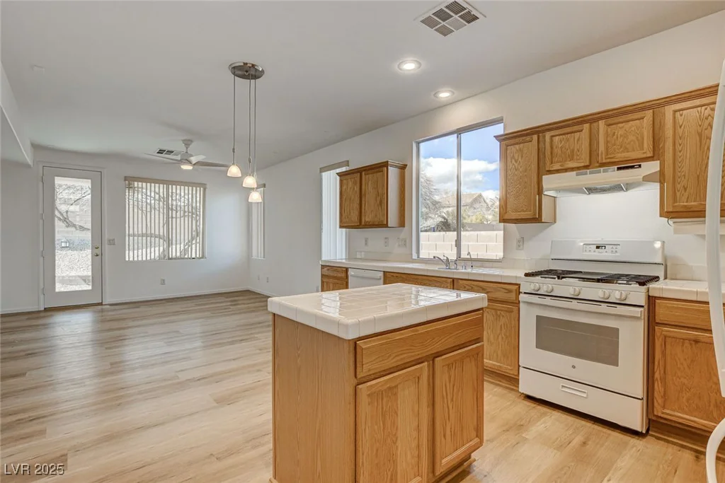 5965 Poplar Tree, Las Vegas, NV 89148