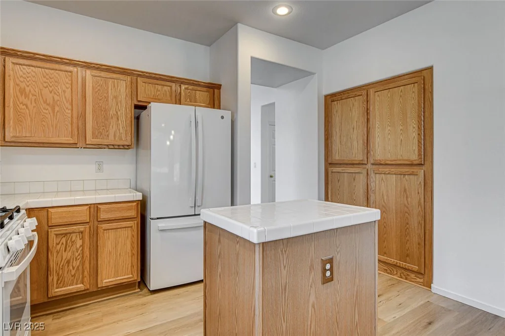 5965 Poplar Tree, Las Vegas, NV 89148