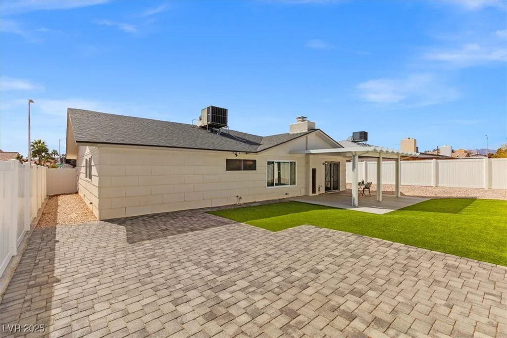 8212 Ducharme, Las Vegas, NV 89145