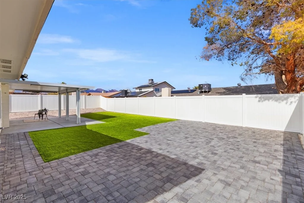 8212 Ducharme, Las Vegas, NV 89145