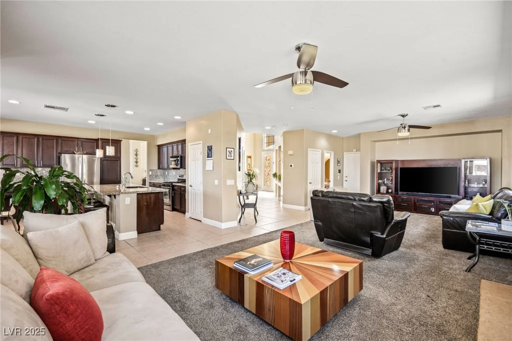 8106 Buffalo Clan, Las Vegas, NV 89131