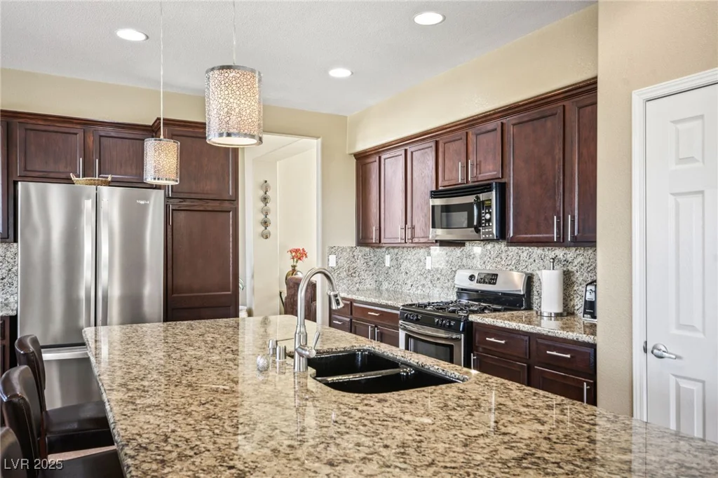 8106 Buffalo Clan, Las Vegas, NV 89131