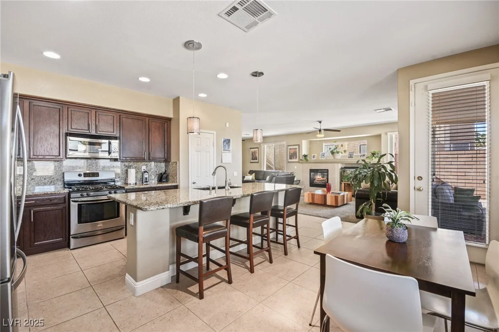8106 Buffalo Clan, Las Vegas, NV 89131