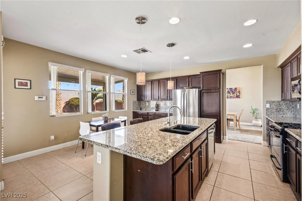 8106 Buffalo Clan, Las Vegas, NV 89131