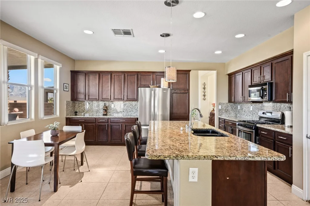 8106 Buffalo Clan, Las Vegas, NV 89131