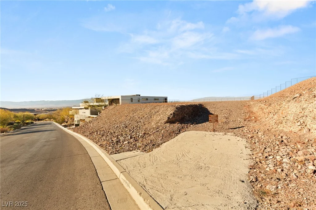15 Cloud Chaser, Henderson, NV 89012