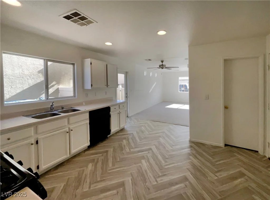 5212 Paradise Skies, Las Vegas, NV 89156