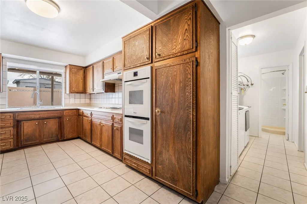 845 Palo Verde, Henderson, NV 89015