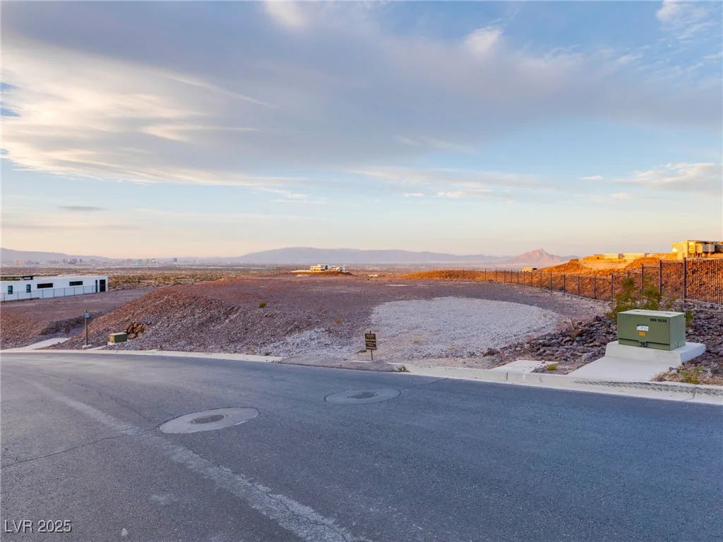 17 Cloud Chaser, Henderson, NV 89012