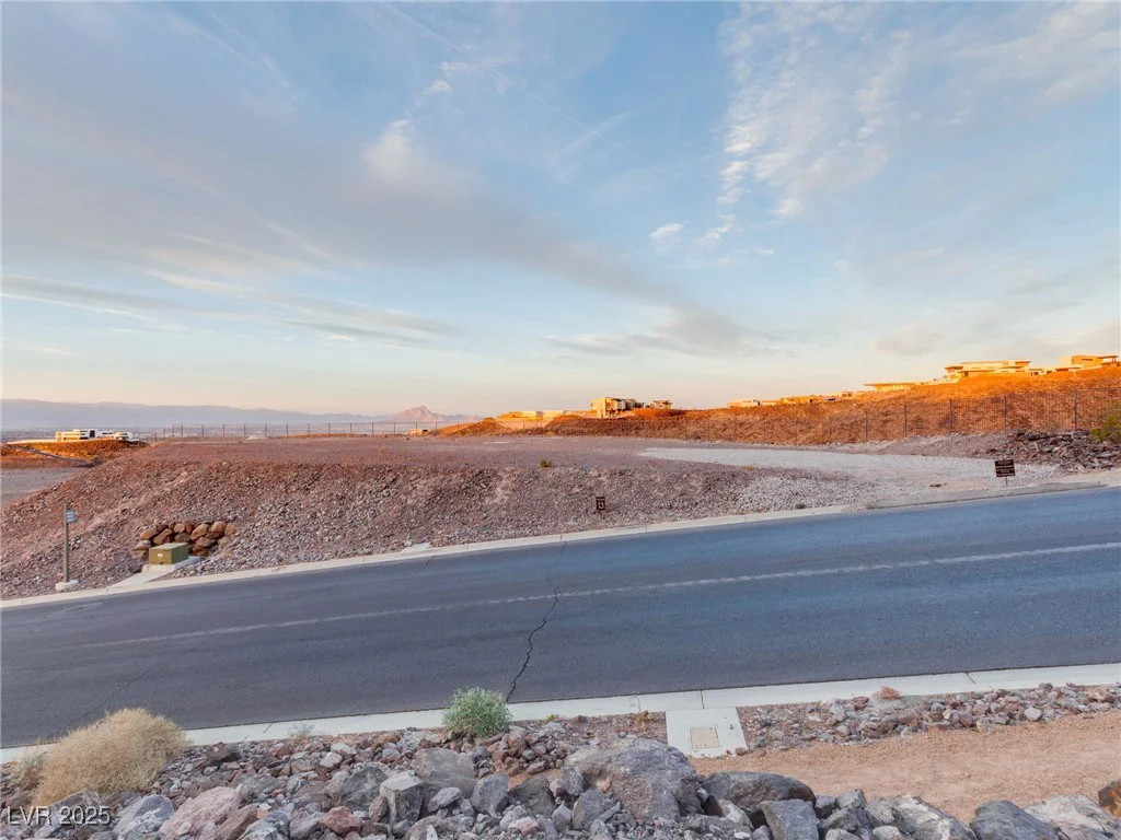 17 Cloud Chaser, Henderson, NV 89012