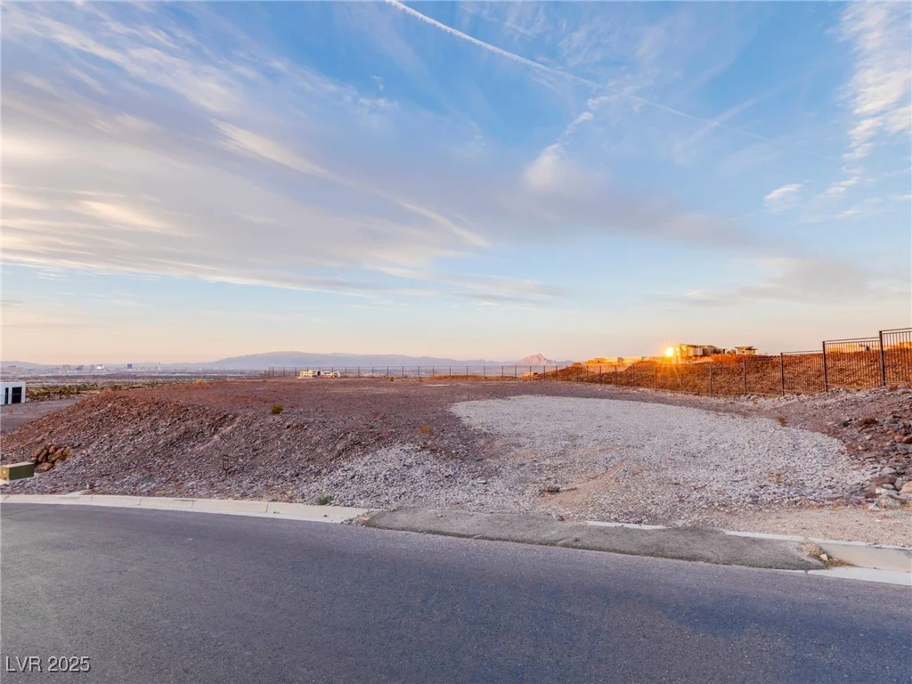 17 Cloud Chaser, Henderson, NV 89012