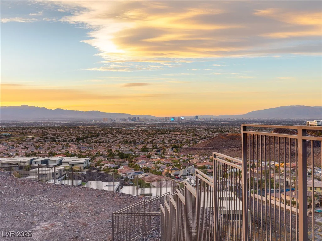17 Cloud Chaser, Henderson, NV 89012
