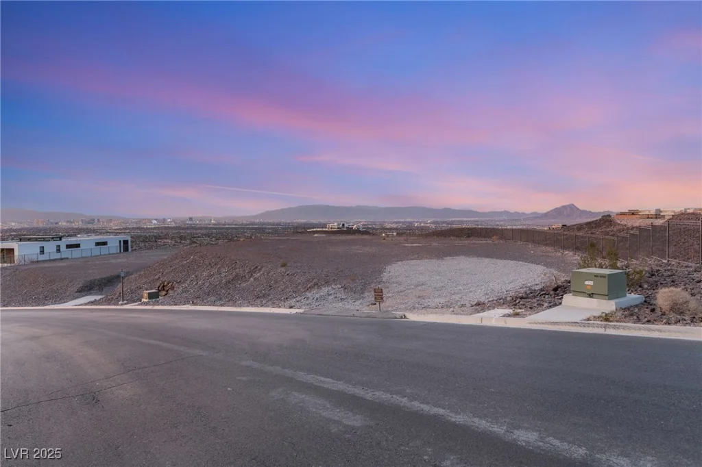 17 Cloud Chaser, Henderson, NV 89012