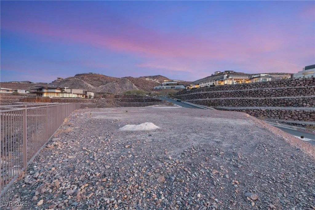 17 Cloud Chaser, Henderson, NV 89012