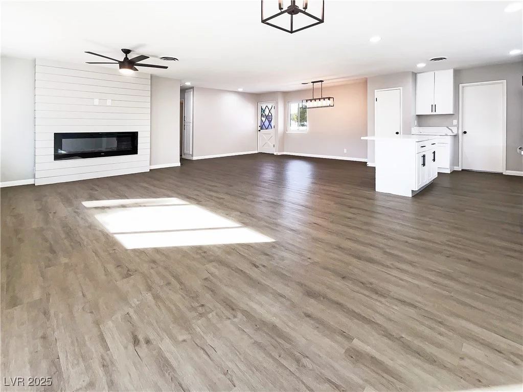 6421 Dinning, Las Vegas, NV 89107