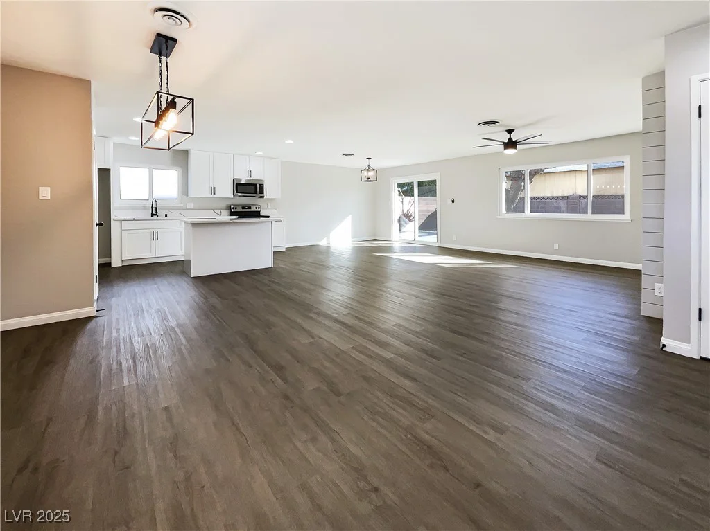 6421 Dinning, Las Vegas, NV 89107