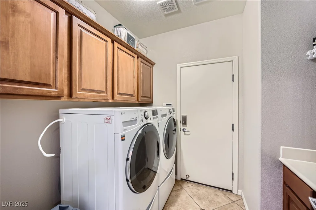 11165 Robin Park, Las Vegas, NV 89138
