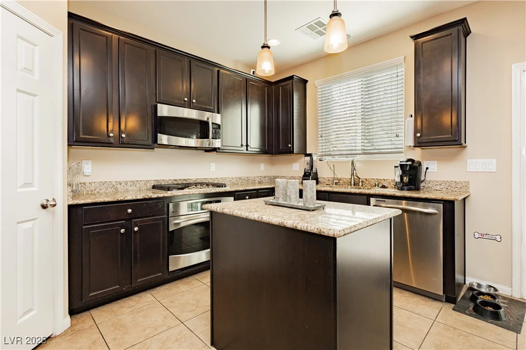 7681 Black River, Las Vegas, NV 89139
