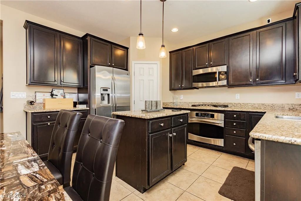 7681 Black River, Las Vegas, NV 89139