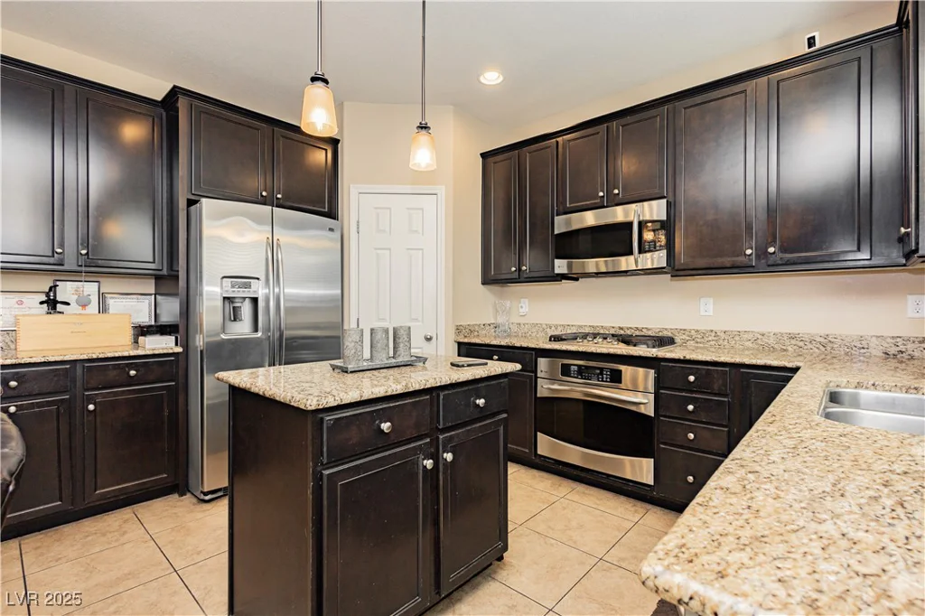 7681 Black River, Las Vegas, NV 89139